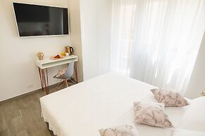 Rose Gold Rooms & Studio With Balcony