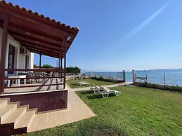 Costa Vasia Suites & Apartments