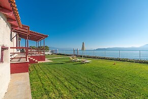 Costa Vasia Suites & Apartments