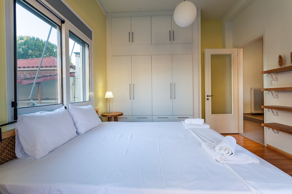 Upscale Modern Escape in the Historic Center