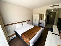 Kanyonvadi Hotel