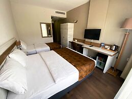 Kanyonvadi Hotel
