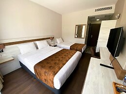 Kanyonvadi Hotel