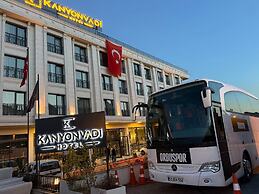 Kanyonvadi Hotel