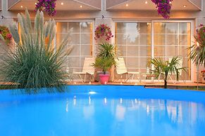 Aloha Apartments with pool