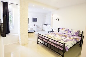 Aloha Apartments with pool