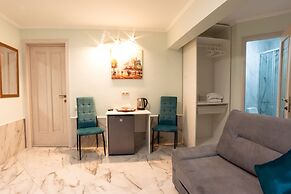 4 Rooms Hotel