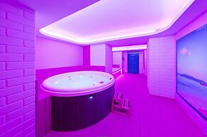 4 Rooms Hotel