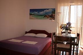 Studio Apartment on the Beach