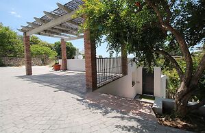 1086 Casita Alberto
