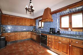 1144 Villa la Perla