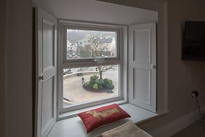 Charming 2-bed Apartment in Donegal Town Centre