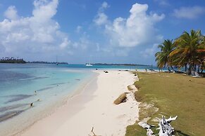 San Blas Private Oceanfront Cabin