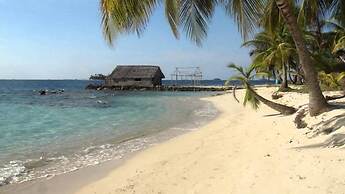 San Blas Private Beach Cabin