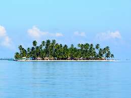 San Blas Private Beach Cabin