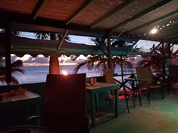 Orrie's Beach Bar Hotel