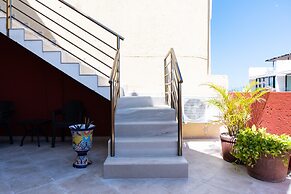 Magic Paradise A8 3 Bedroom Condo by RedAwning