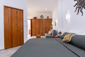 Magic Paradise A8 3 Bedroom Condo by RedAwning