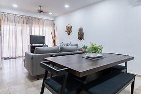 Magic Paradise A8 3 Bedroom Condo by RedAwning