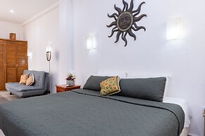 Magic Paradise A8 3 Bedroom Condo by RedAwning