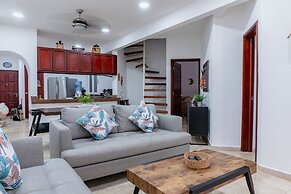 Magic Paradise A8 3 Bedroom Condo by RedAwning