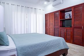 Magic Paradise A8 3 Bedroom Condo by RedAwning