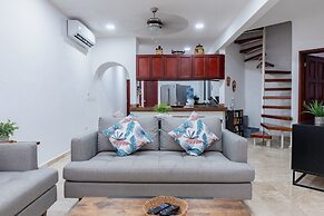 Magic Paradise A8 3 Bedroom Condo by RedAwning