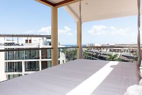 Magic Paradise A8 3 Bedroom Condo by RedAwning