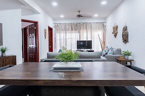 Magic Paradise A8 3 Bedroom Condo by RedAwning