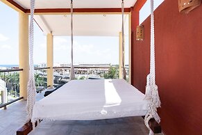 Magic Paradise A8 3 Bedroom Condo by RedAwning
