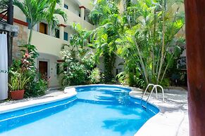 Magic Paradise A8 3 Bedroom Condo by RedAwning
