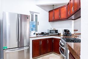 Magic Paradise A8 3 Bedroom Condo by RedAwning