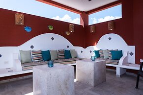 Magic Paradise A8 3 Bedroom Condo by RedAwning
