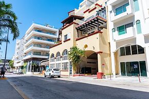 Magic Paradise A8 3 Bedroom Condo by RedAwning