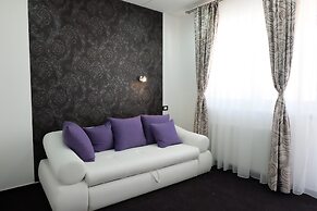 Artorius Luwiana Suites