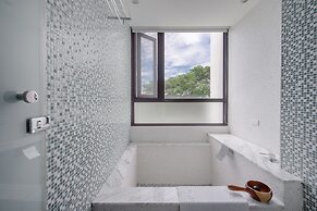 Jiaoxi 320 B&B