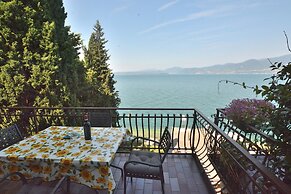 Leonardo Walsh Apartment With Lake View