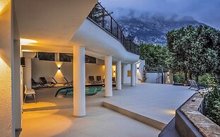 Villa Abetaia With Pool And Lake View