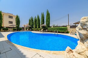 Private Roof Top Terrace Overlooking Pool in Pyla