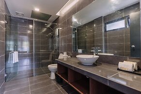 Roxy Sematan Villa & Townhouse