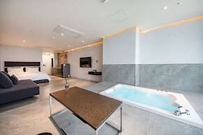 W Spa Pension