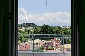 L'appartment de la riviere  by CorfuEscapes