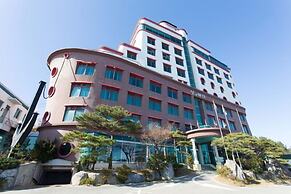 Benikea Mountain and Sea Daepo Port