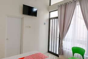 Capital O 2798 Semeru Residence Syariah