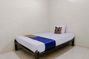 SPOT ON 2723 Gatsu Kost