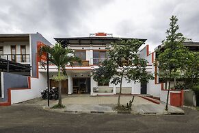 OYO 2728 Sinulingga Residence