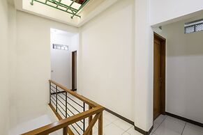 OYO 2728 Sinulingga Residence