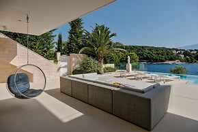 Beachfront Villa Seven Sins with Pool