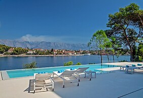 Beachfront Villa Seven Sins with Pool
