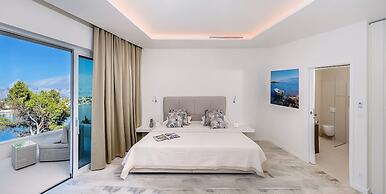 Beachfront Villa Seven Sins with Pool